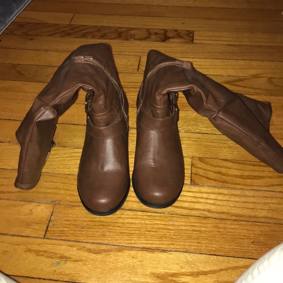 I’m selling this boots - Picture 3 of 5